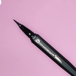 Defiance Beauty infinity liquid eyeliner carbon black new in box vegan
